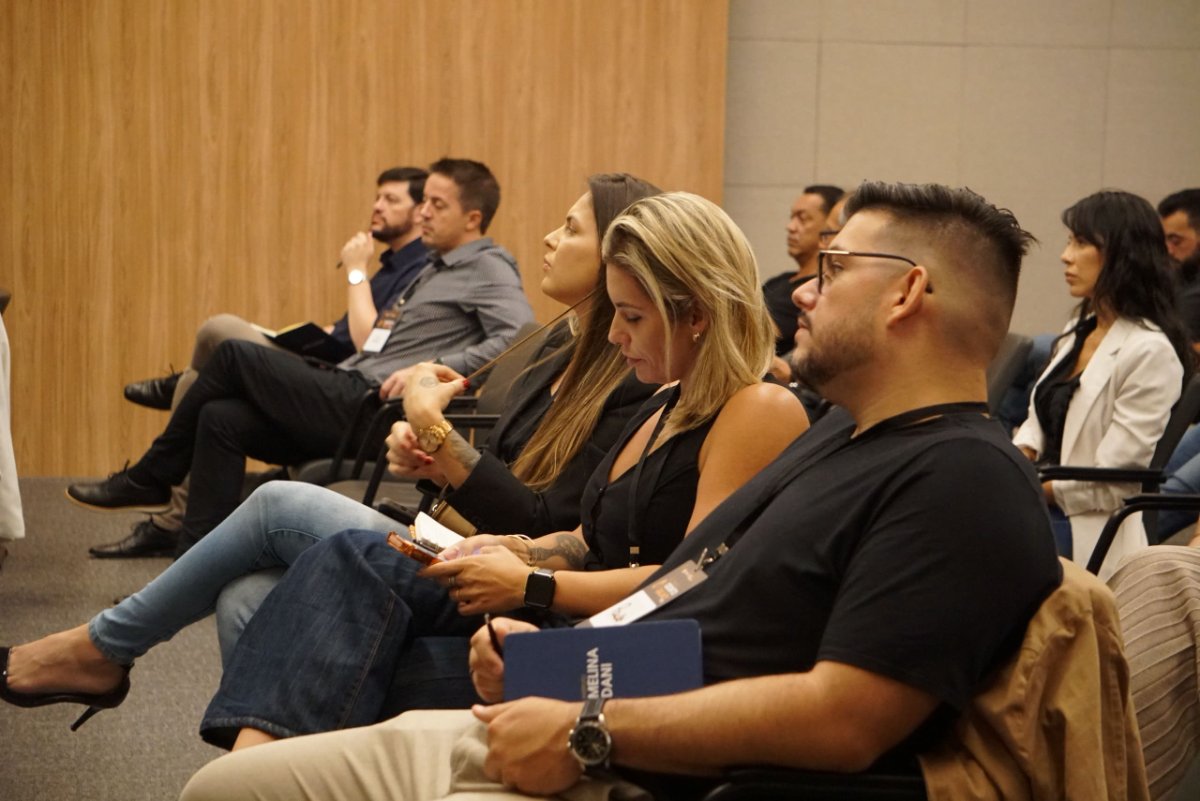 Participantes atentos ao conteúdo